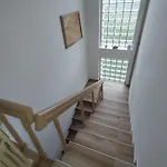 Apartman 202 *