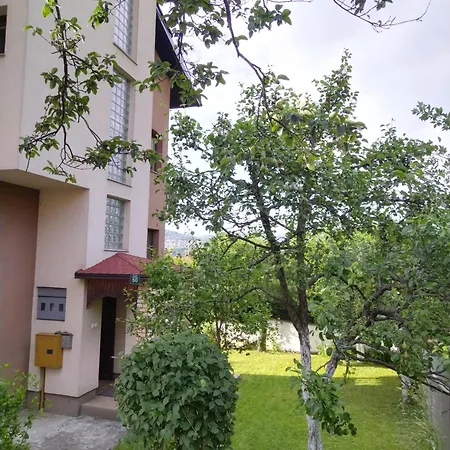 Apartman 202 *